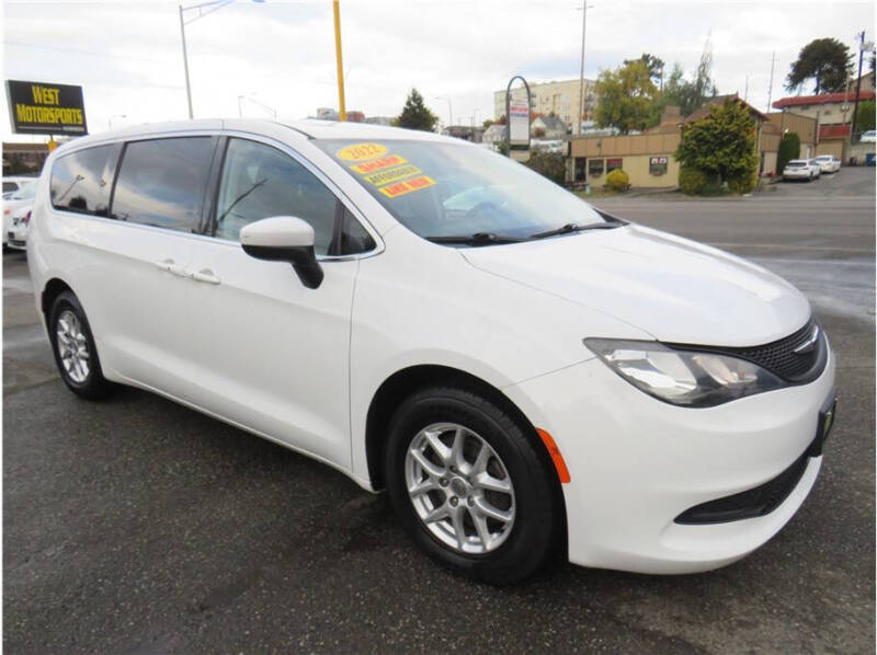 2022 Chrysler Voyager LX
