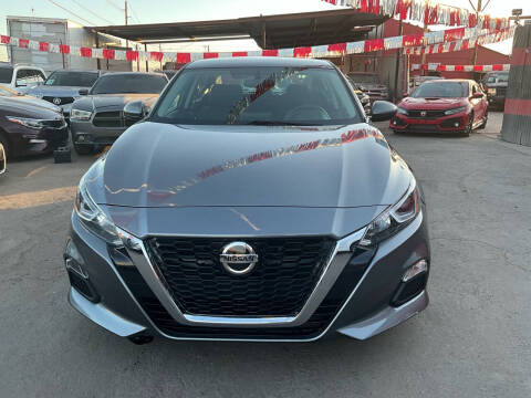 2019 Nissan Altima for sale at M&M Diamond Cars LLC in Phoenix AZ