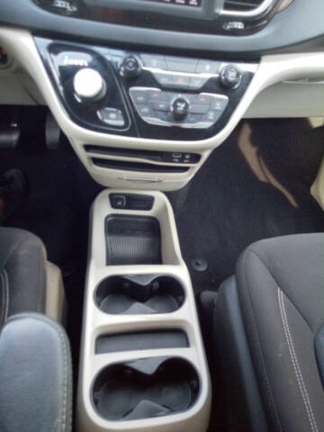 2020 Chrysler Voyager LX