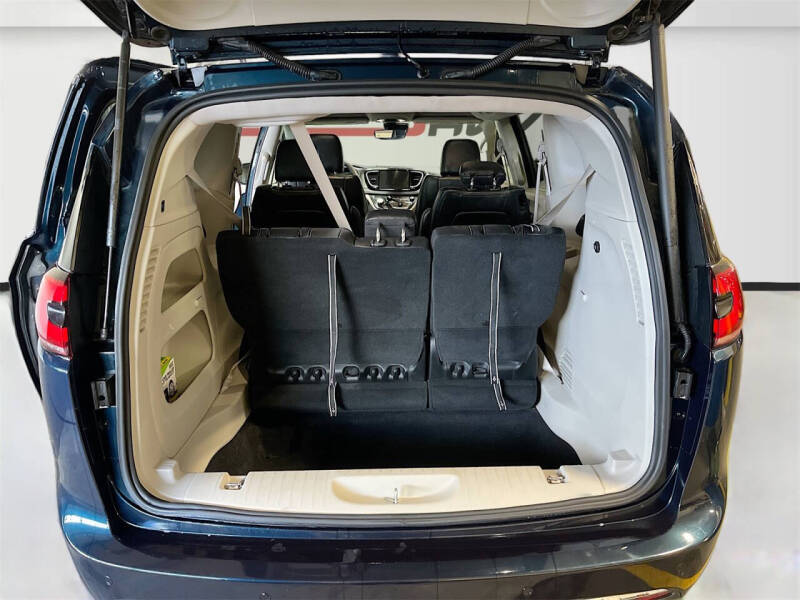 2022 Chrysler Pacifica Touring L