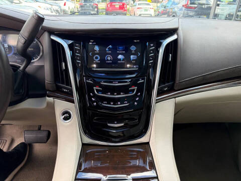 2017 Cadillac Escalade ESV Luxury