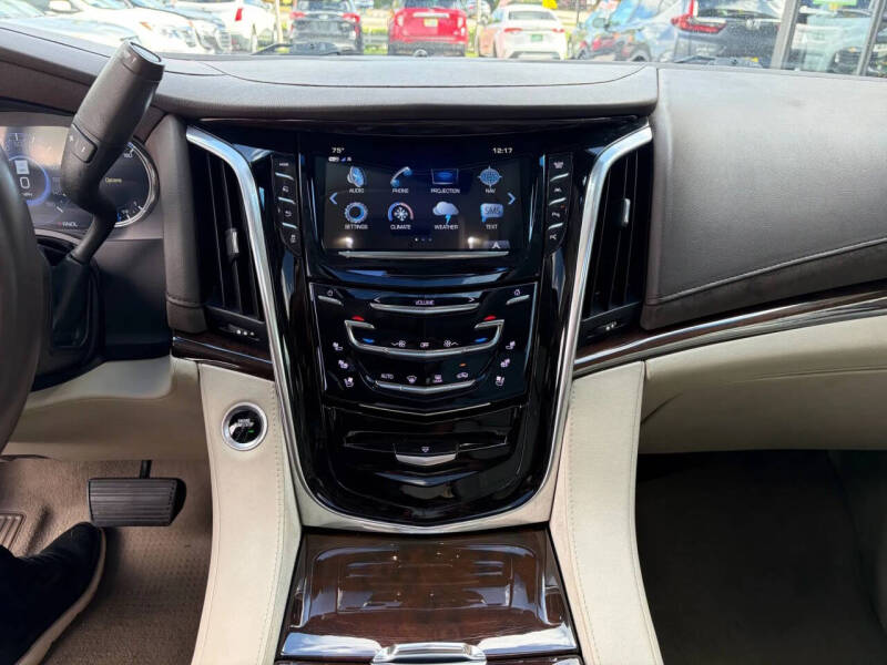 2017 Cadillac Escalade ESV Luxury