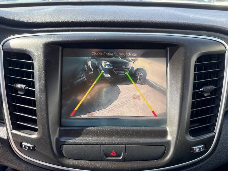 2017 Chrysler 200 Limited