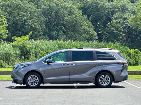 2024 Toyota Sienna LE 8-Passenger