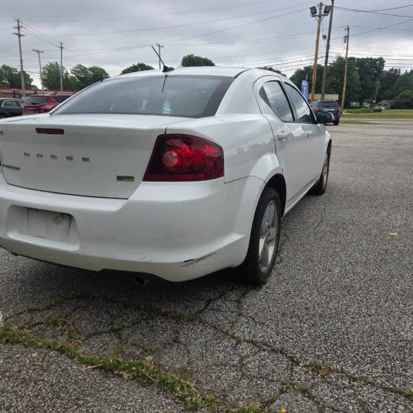 2011 Dodge Avenger Lux