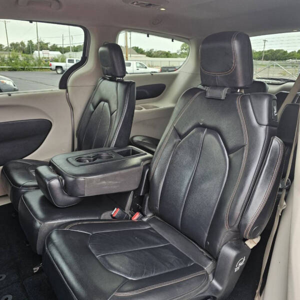 2017 Chrysler Pacifica Touring-L