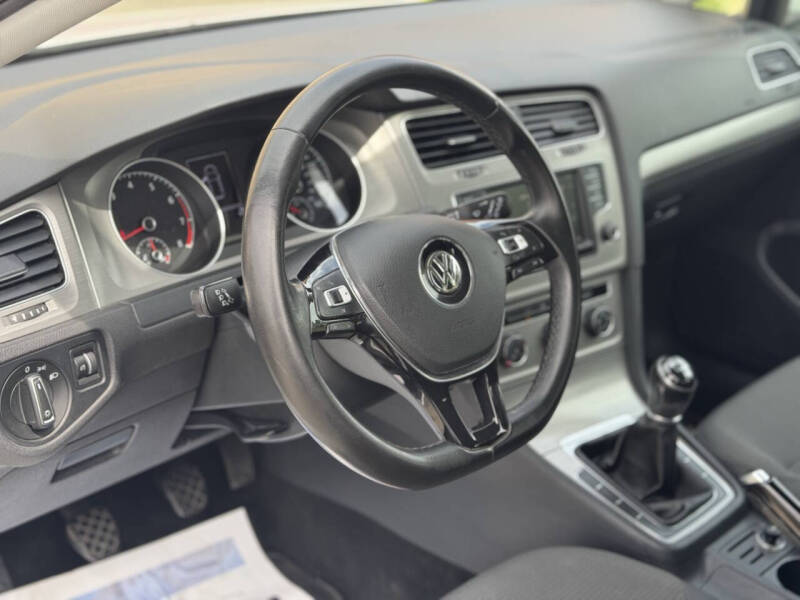 2016 Volkswagen Golf TSI S