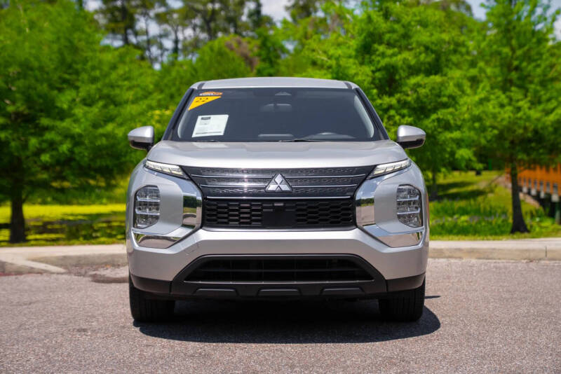 2022 Mitsubishi Outlander ES