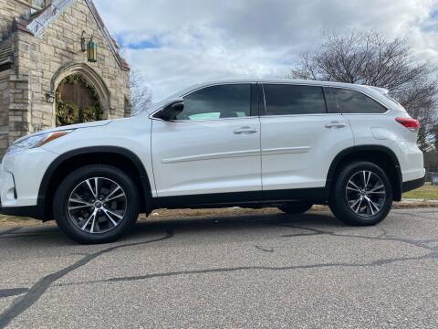 2019 Toyota Highlander for sale at Reynolds Auto Sales in Wakefield MA