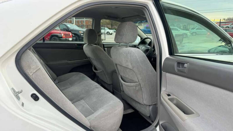 2004 Toyota Camry LE