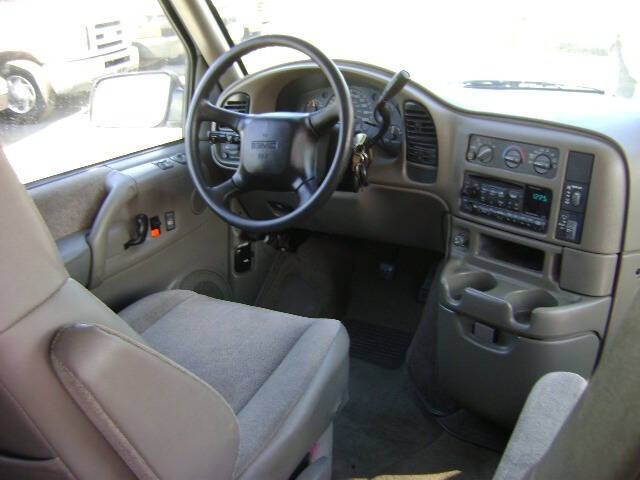 2005 GMC Safari SLE