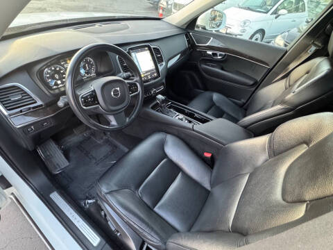 2017 Volvo XC90 T6 Momentum