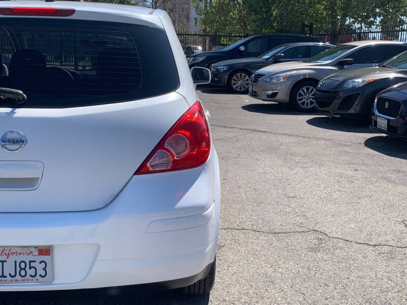 2011 Nissan Versa 1.8 S