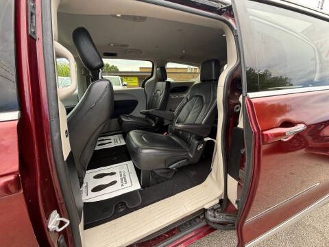 2017 Chrysler Pacifica Touring-L
