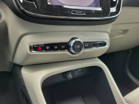 2026 Volvo XC40 B4 Plus