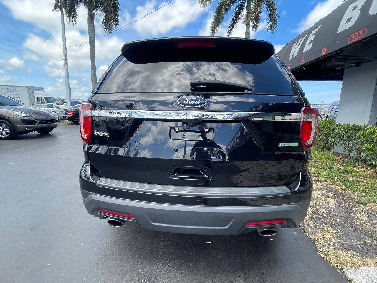 2018 Ford Explorer  - $17,900