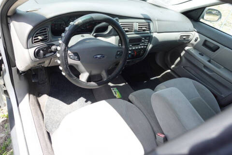 2003 Ford Taurus SE