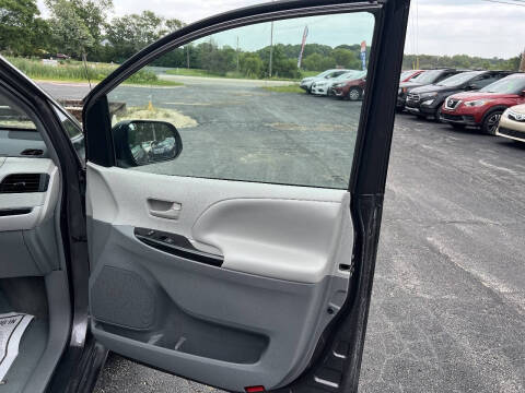 2014 Toyota Sienna LE 8-Passenger
