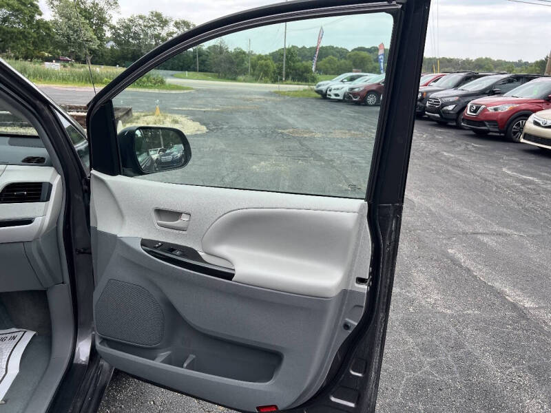2014 Toyota Sienna LE 8-Passenger