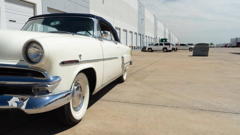 1953 Ford Crestline