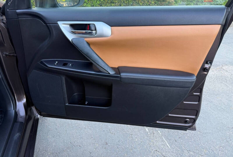 2011 Lexus CT 200h Premium
