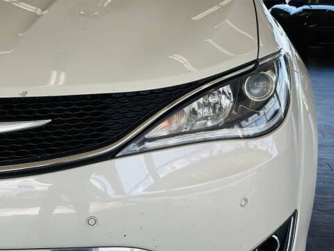2017 Chrysler Pacifica Touring-L Plus