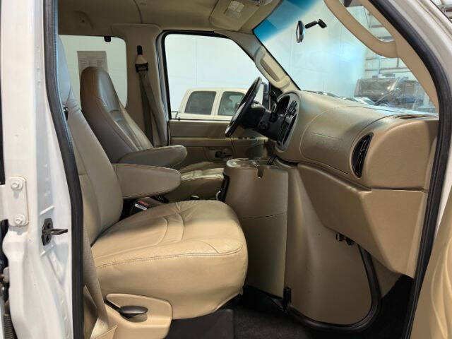 2006 Ford E-Series E-350 SD Chateau