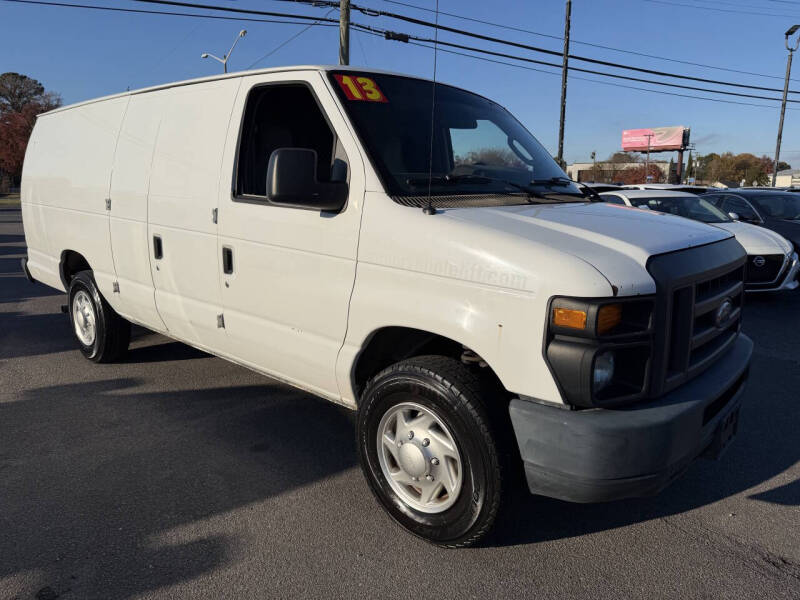 2013 Ford E-Series Econoline Van Commercial's photo