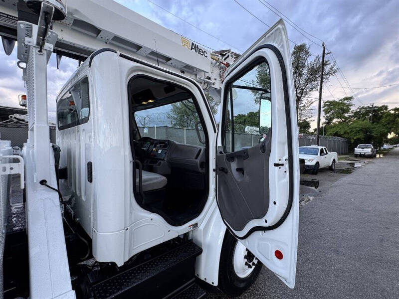 2019 Freightliner M2 106