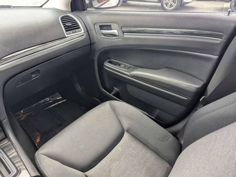 2019 Chrysler 300 Touring