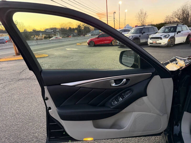 2015 Infiniti Q50 Premium