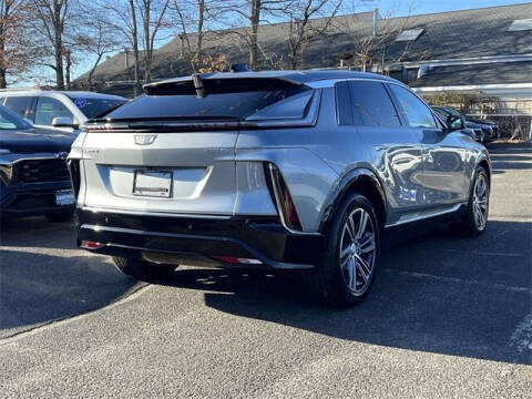 2024 Cadillac LYRIQ Luxury 2