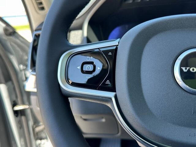 2025 Volvo XC90 B6 Core Bright Theme