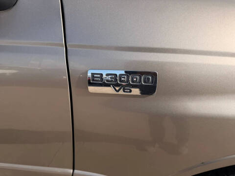 2004 Mazda B-Series B3000 SE