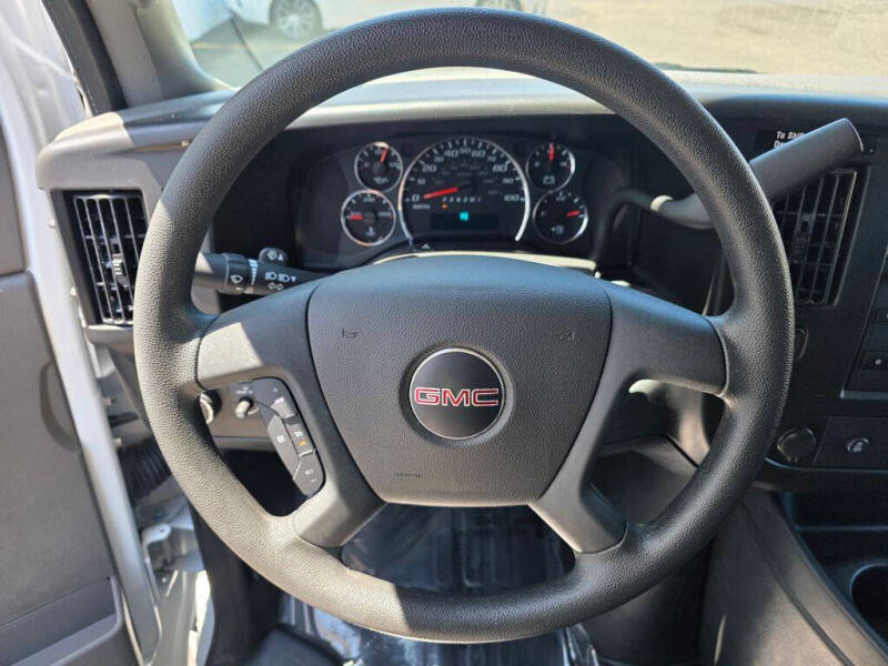 2025 GMC Savana 2500