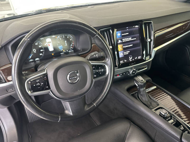 2020 Volvo S90 T6 Momentum