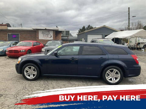 2006 Dodge Magnum for sale at Autocom, LLC in Clayton NC