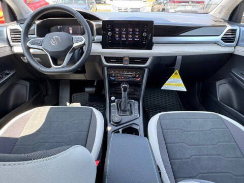 2025 Volkswagen Taos SE 4Motion