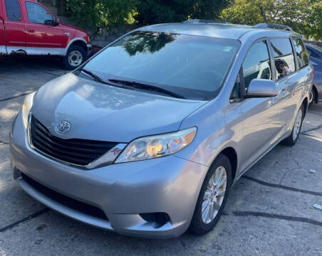 2012 Toyota Sienna for sale at The Bengal Auto Sales LLC in Hamtramck MI