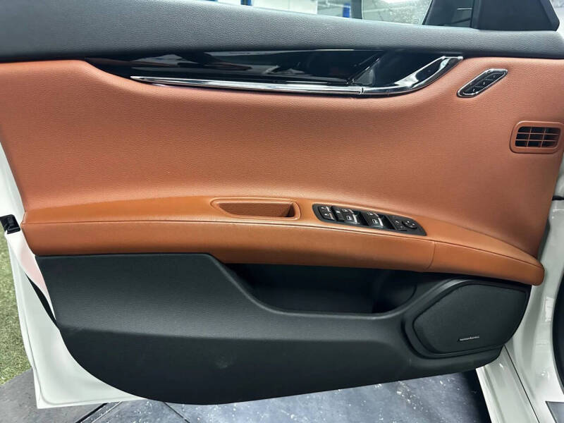 2022 Maserati Quattroporte Modena Q4