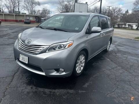 2015 Toyota Sienna for sale at Triangle Auto Sales in Elgin IL