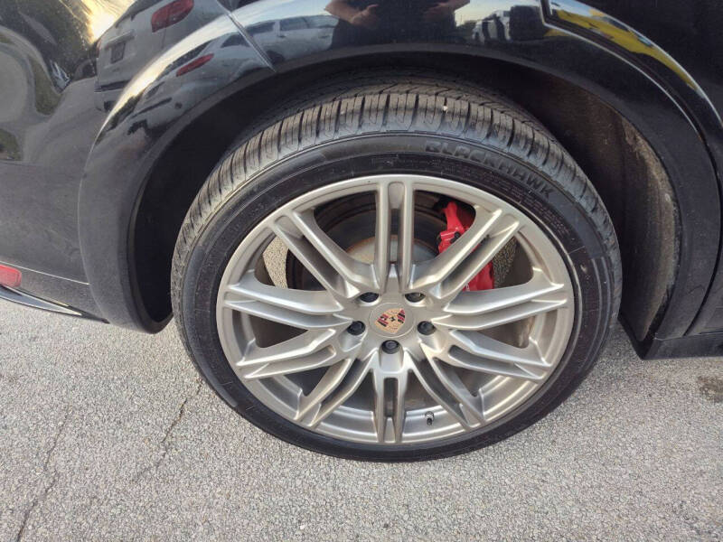 2014 Porsche Cayenne GTS