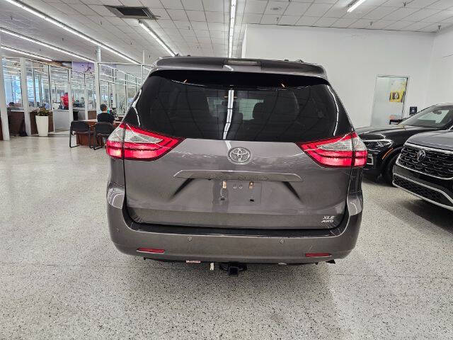 2017 Toyota Sienna XLE 7-Passenger