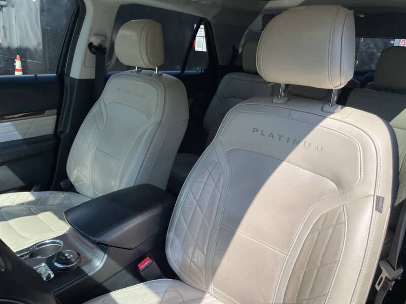 2017 Ford Explorer Platinum