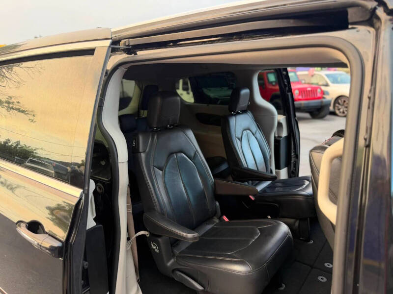 2017 Chrysler Pacifica Touring-L Plus