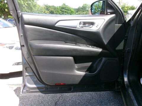 2017 Nissan Pathfinder SL