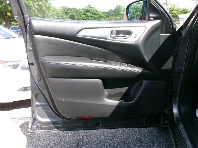 2017 Nissan Pathfinder SL