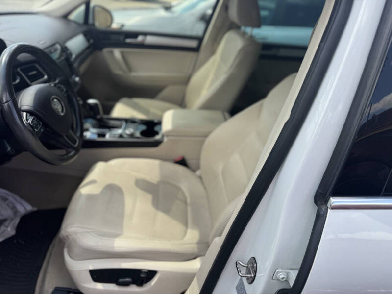 2014 Volkswagen Touareg V6 Lux