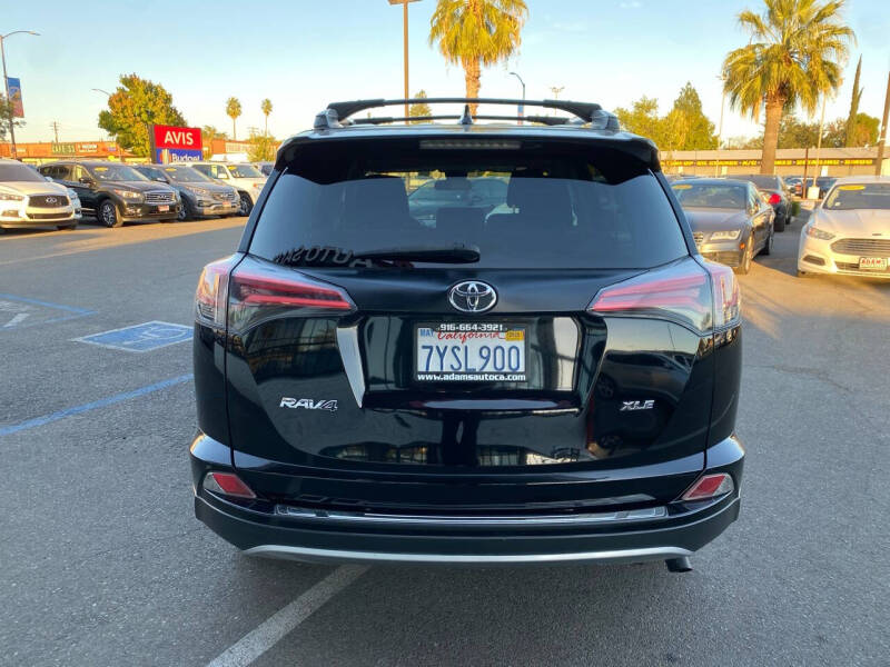 2017 Toyota RAV4 XLE photo 4