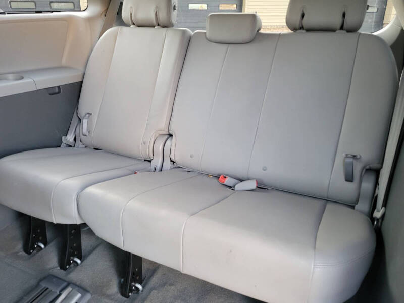2015 Toyota Sienna XLE 8-Passenger